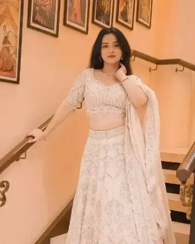 Escort Kareli